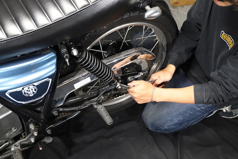 G-SUSPENSION300の取り付け手順 ― SR400でのリアサスペンション交換