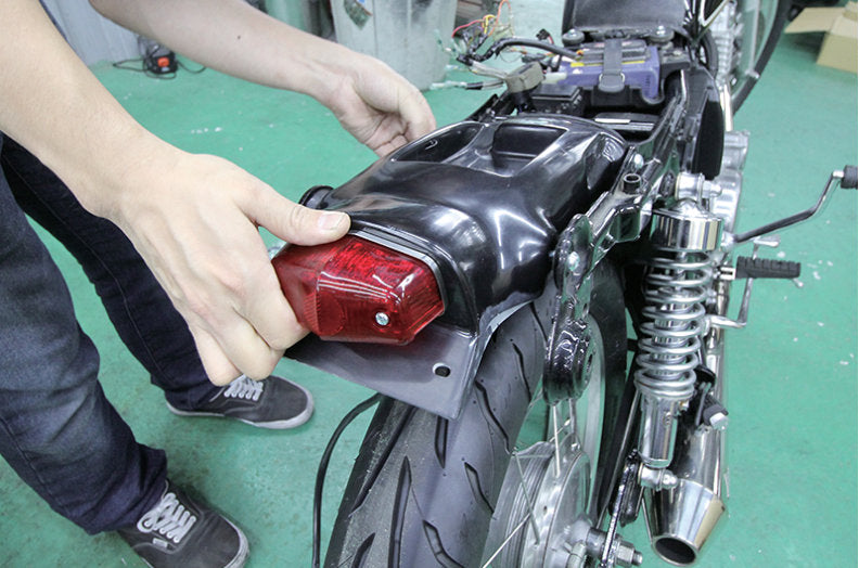 Installing the Fenderless Kit (SR400/500): Gap Adjustment Washers and Taillight Wiring