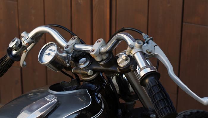 SR400/500 カスタム HOLE-OF-THE-WALL
