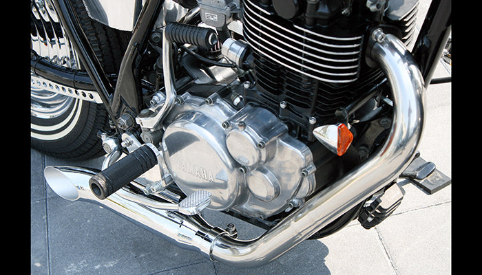 SR400/500 カスタム モーターサイクルズ-バーン