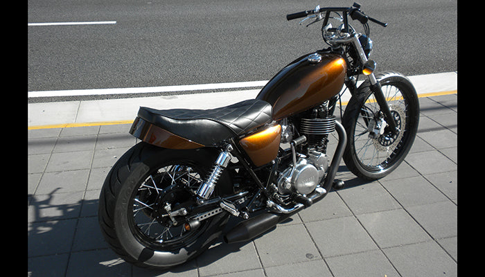 SR400/500 カスタム モーターサイクルズ-バーン