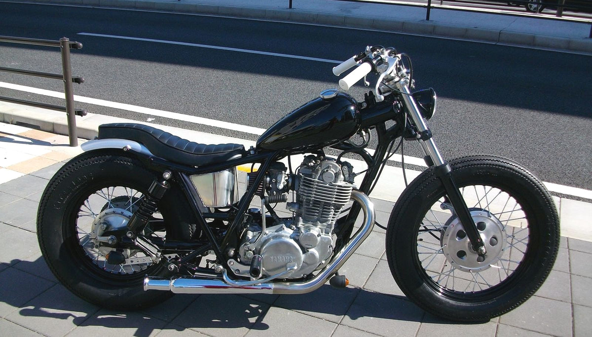 SR400/500 カスタム モーターサイクルズ-バーン