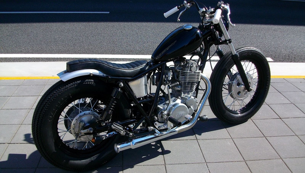 SR400/500 カスタム モーターサイクルズ-バーン