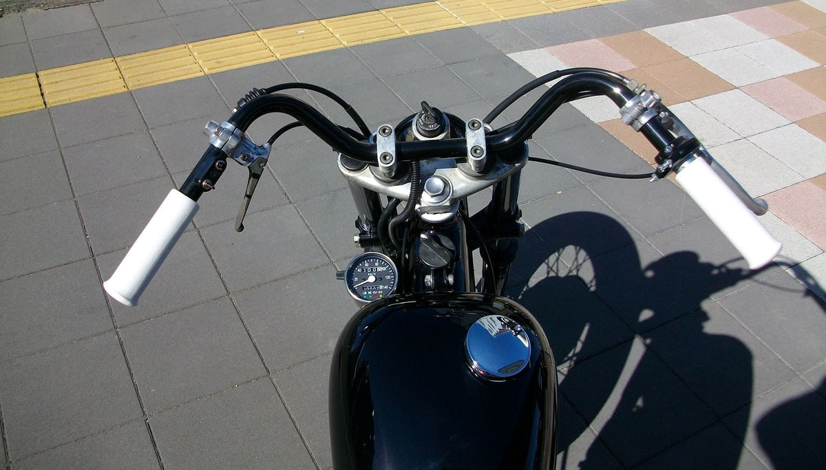 SR400/500 カスタム モーターサイクルズ-バーン