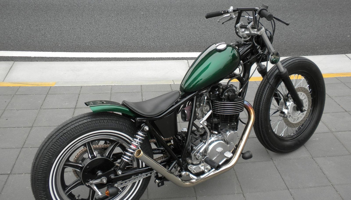 SR400/500 カスタム モーターサイクルズ-バーン