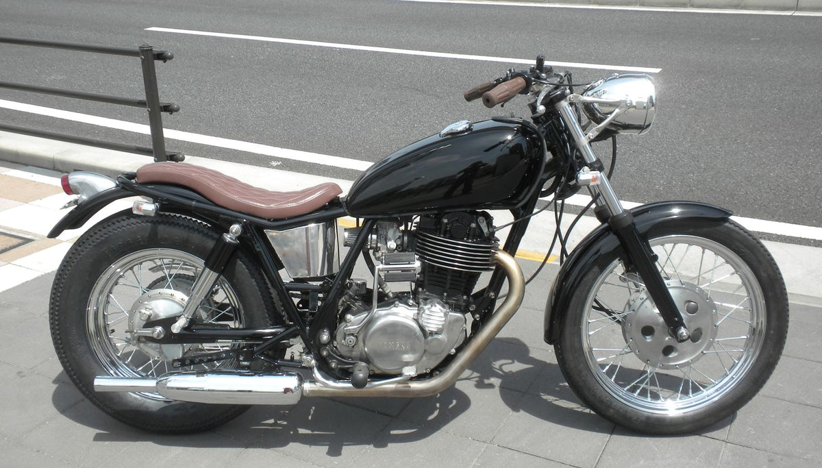 SR400/500 カスタム モーターサイクルズ-バーン