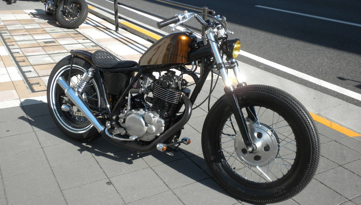 SR400/500 カスタム モーターサイクルズ-バーン