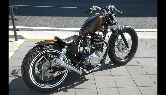 SR400/500 カスタム モーターサイクルズ-バーン