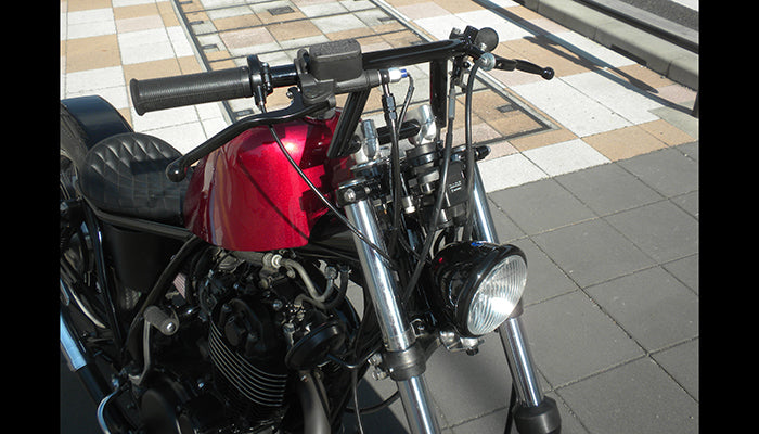 SR400/500 カスタム モーターサイクルズ-バーン