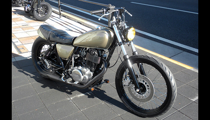 SR400/500 カスタム モーターサイクルズ-バーン