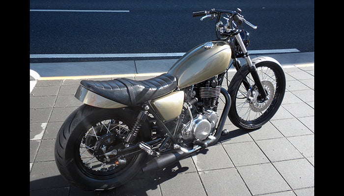 SR400/500 カスタム モーターサイクルズ-バーン