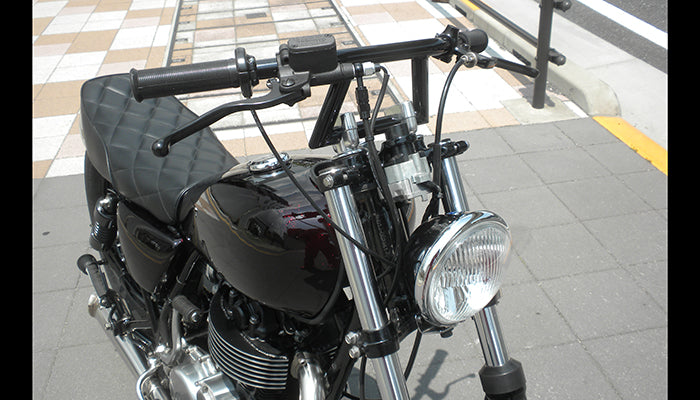SR400/500 カスタム モーターサイクルズ-バーン