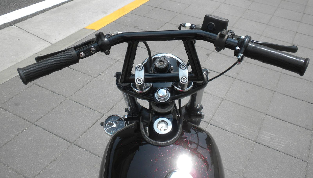 SR400/500 カスタム モーターサイクルズ-バーン