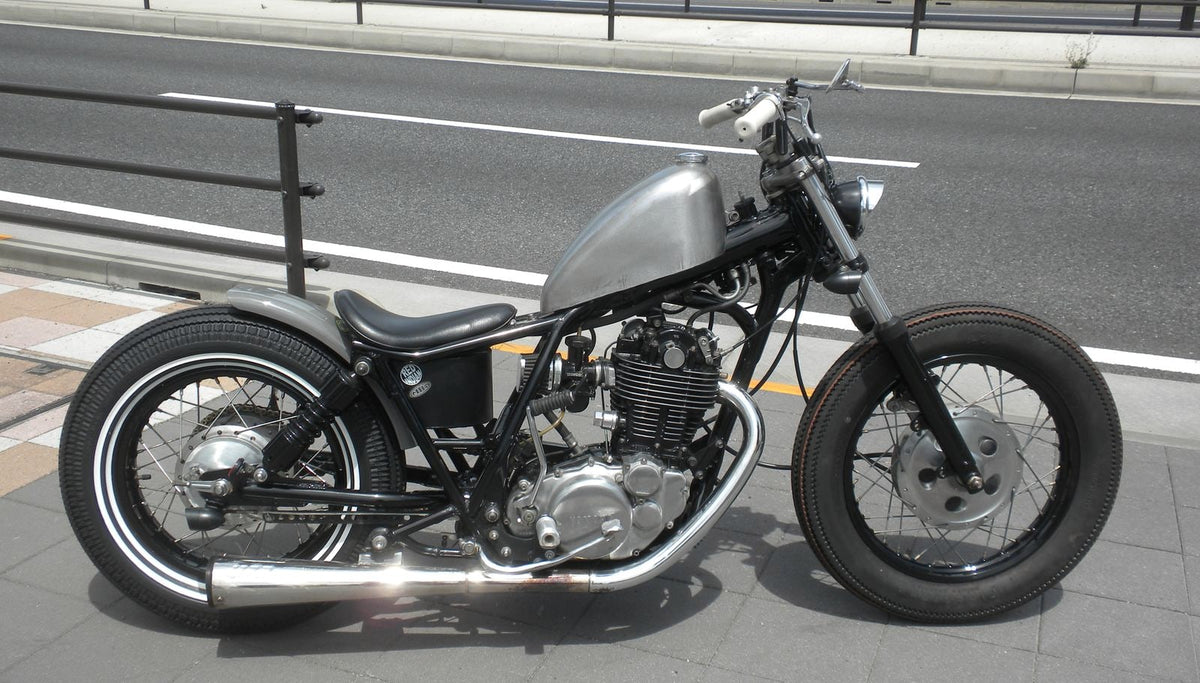SR400/500 カスタム モーターサイクルズ-バーン