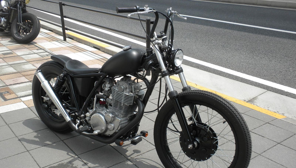 SR400/500 カスタム モーターサイクルズ-バーン