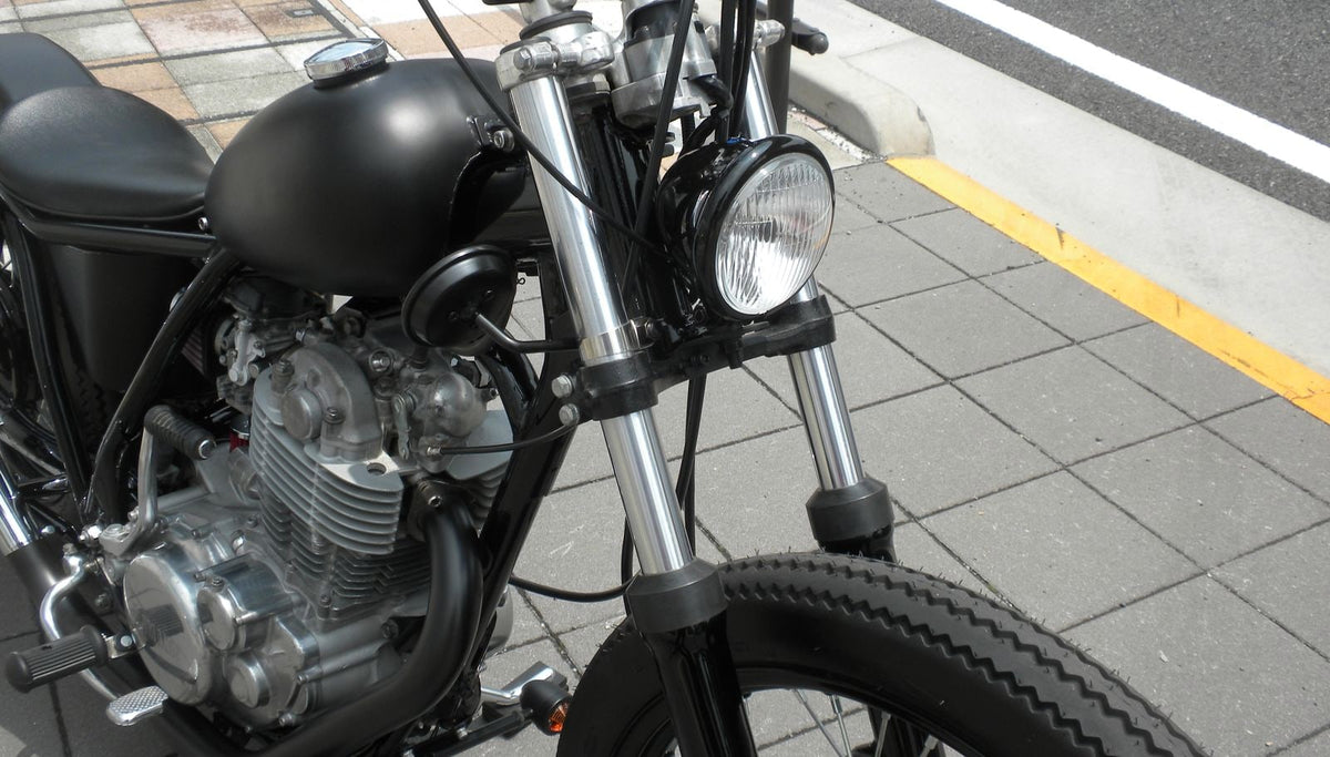 SR400/500 カスタム モーターサイクルズ-バーン
