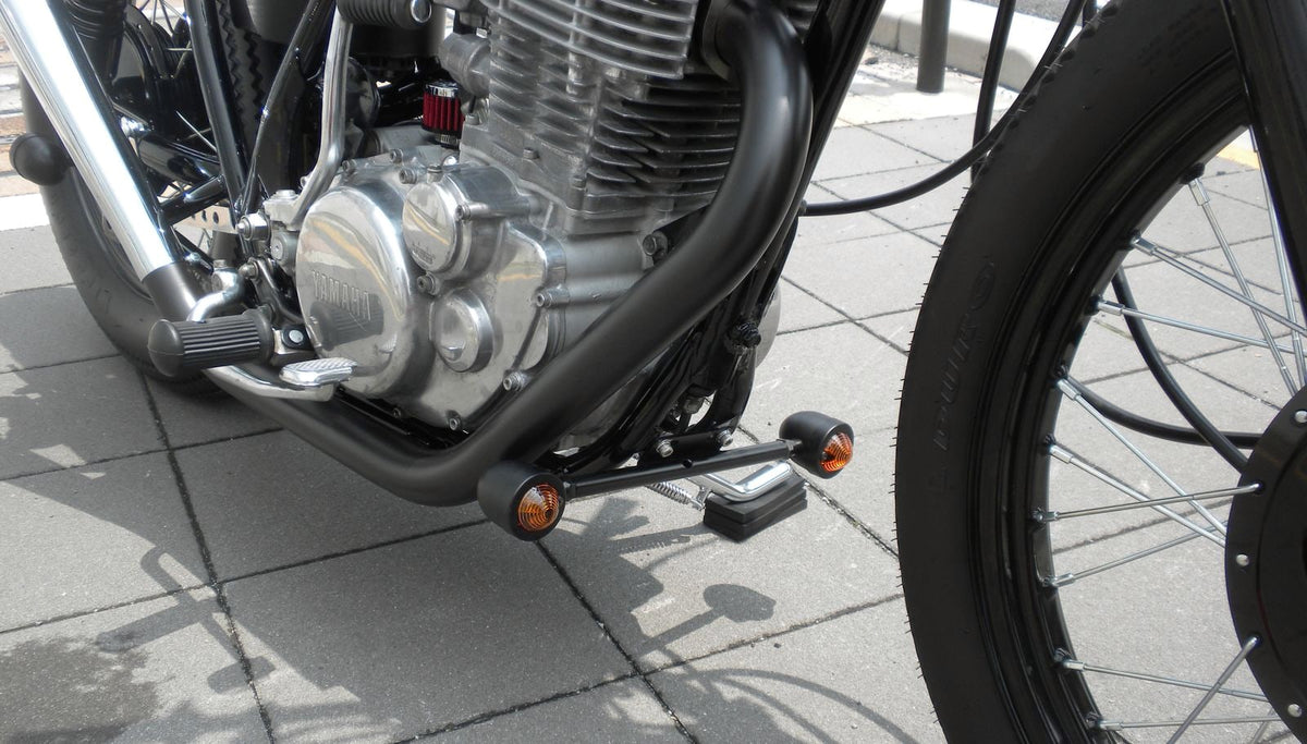 SR400/500 カスタム モーターサイクルズ-バーン