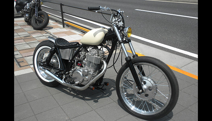 SR400/500 カスタム モーターサイクルズ-バーン