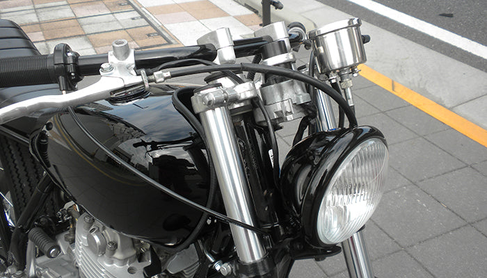 SR400/500 カスタム モーターサイクルズ-バーン