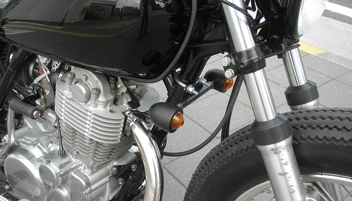 SR400/500 カスタム モーターサイクルズ-バーン