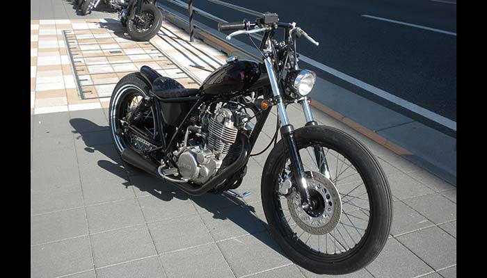 SR400/500 カスタム モーターサイクルズ-バーン