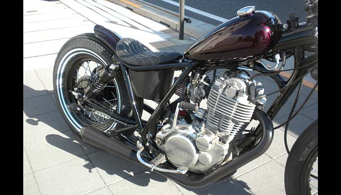 SR400/500 カスタム モーターサイクルズ-バーン