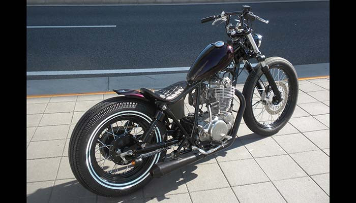 SR400/500 カスタム モーターサイクルズ-バーン