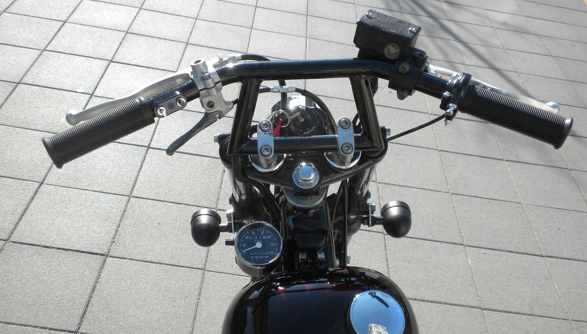 SR400/500 カスタム モーターサイクルズ-バーン