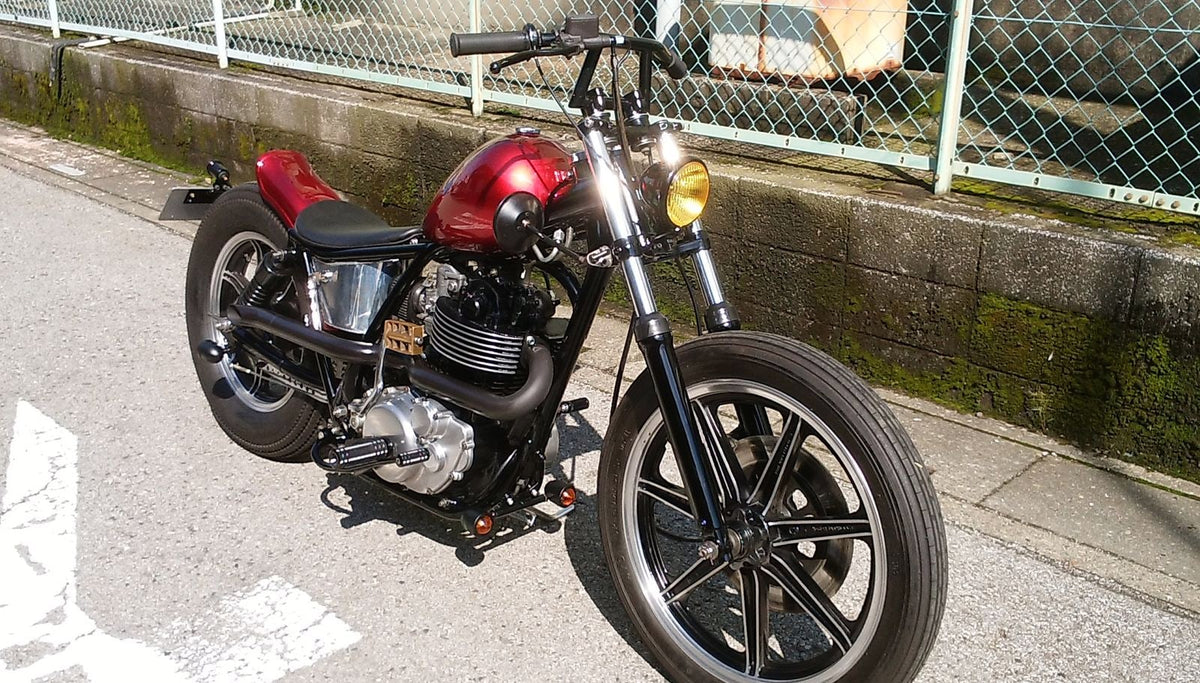 SR400/500 カスタム モーターサイクルズ-バーン