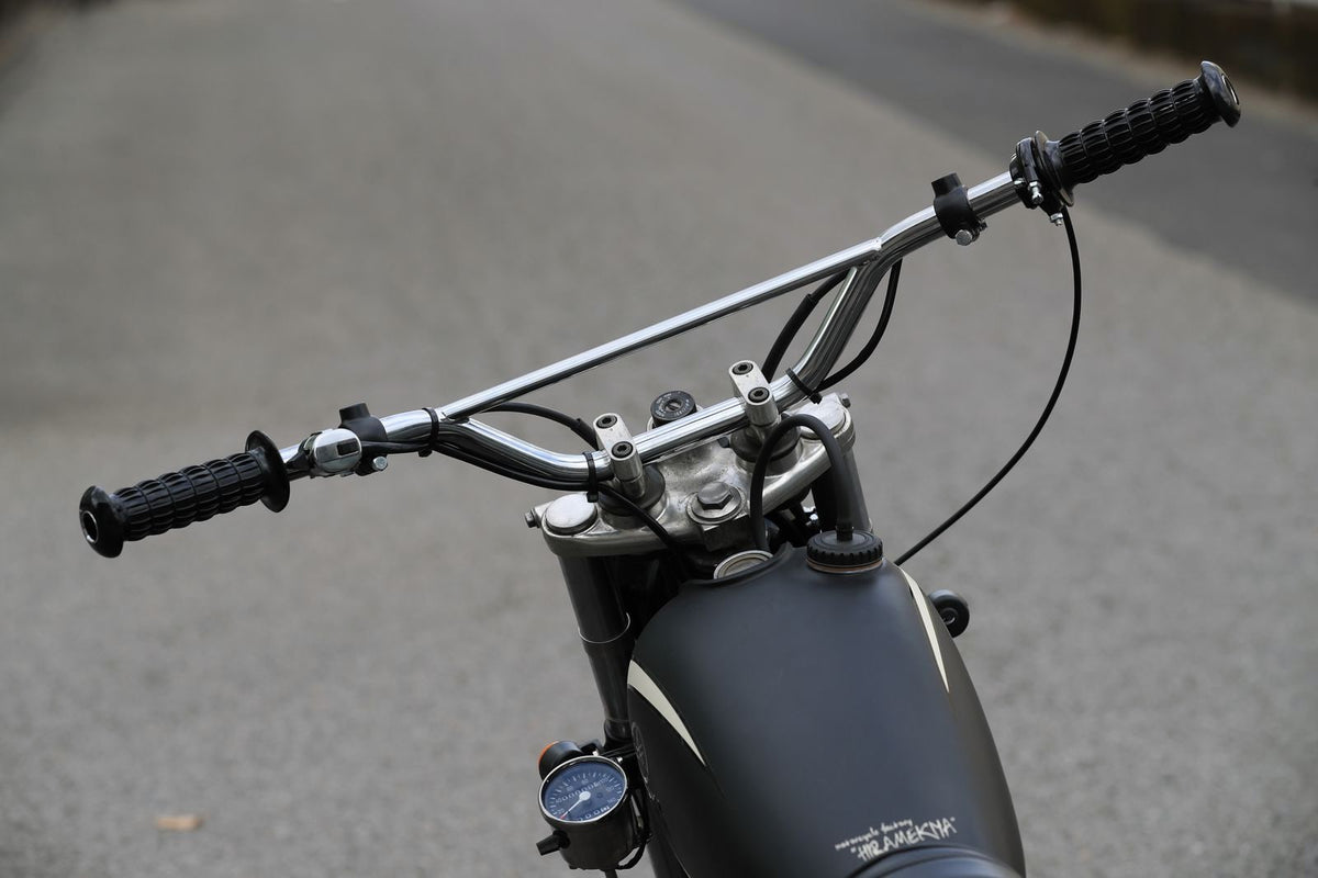 SR400/500 カスタム モーターサイクルズ-バーン