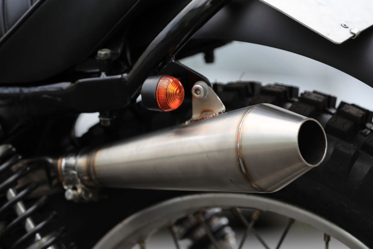 SR400/500 カスタム モーターサイクルズ-バーン