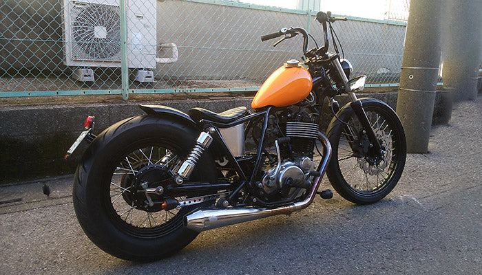 SR400/500 カスタム モーターサイクルズ-バーン