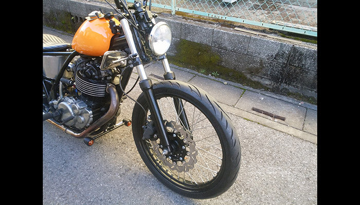 SR400/500 カスタム モーターサイクルズ-バーン
