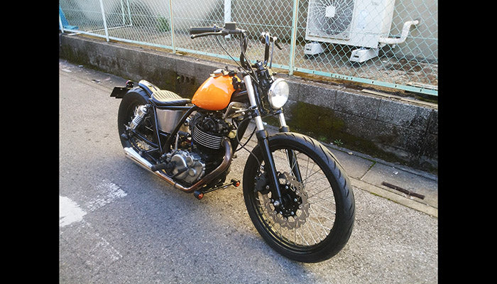 SR400/500 カスタム モーターサイクルズ-バーン