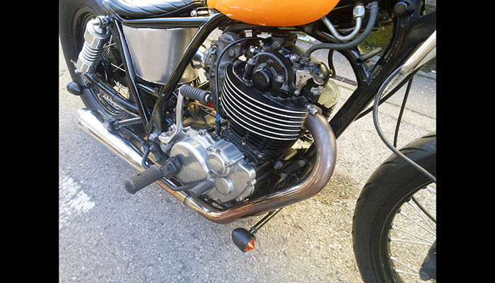 SR400/500 カスタム モーターサイクルズ-バーン