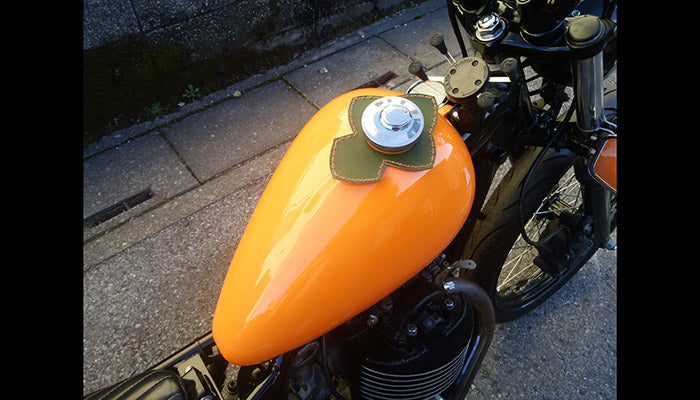SR400/500 カスタム モーターサイクルズ-バーン