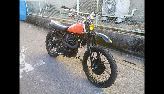 SR400/500 カスタム モーターサイクルズ-バーン