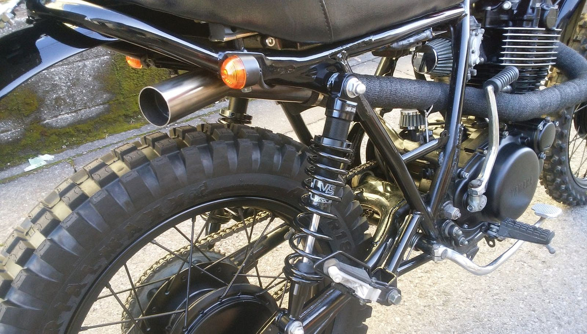 SR400/500 カスタム モーターサイクルズ-バーン