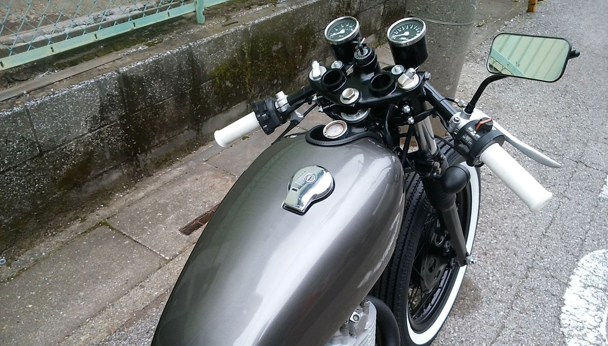 SR400/500 カスタム モーターサイクルズ-バーン