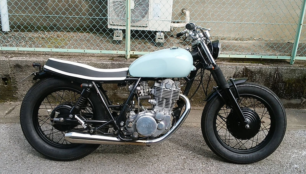 SR400/500 カスタム モーターサイクルズ-バーン