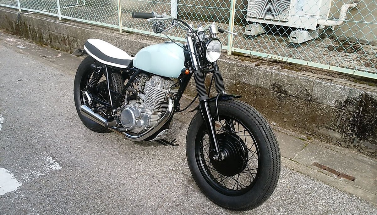 SR400/500 カスタム モーターサイクルズ-バーン