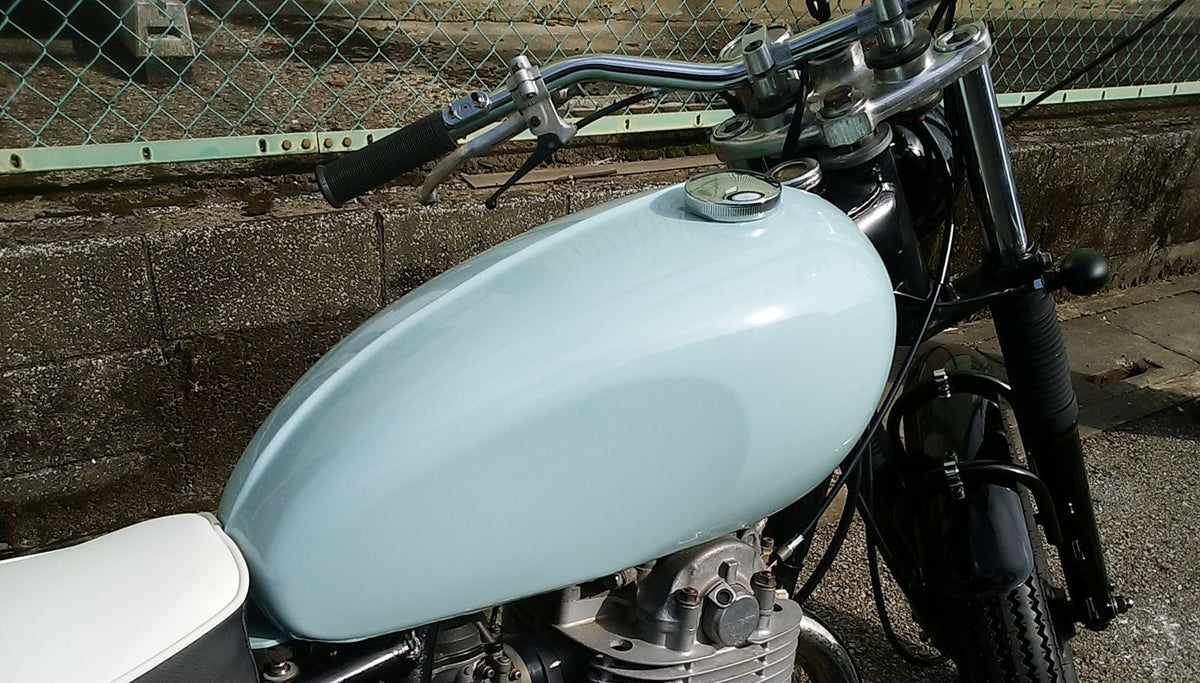 SR400/500 カスタム モーターサイクルズ-バーン