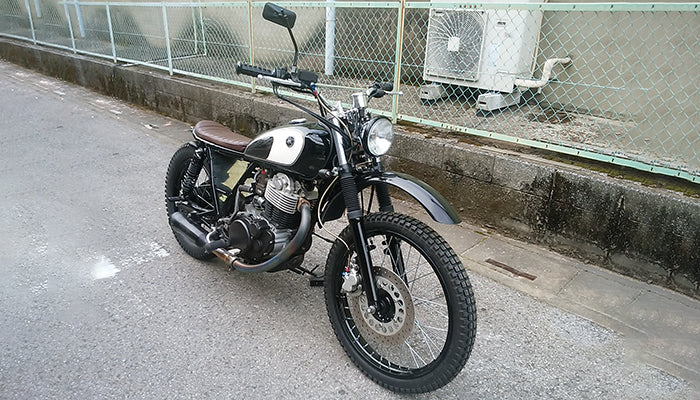 SR400/500 カスタム モーターサイクルズ-バーン