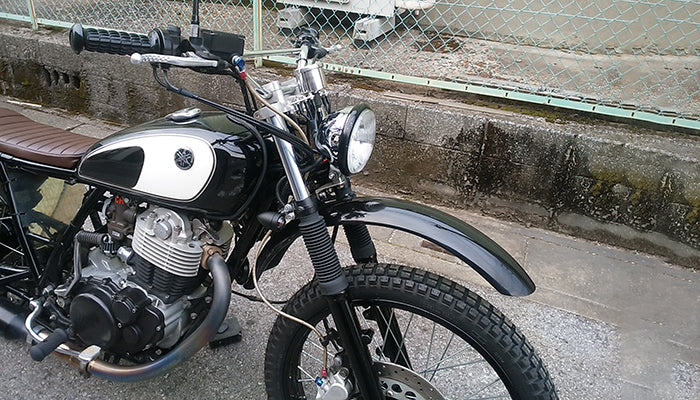 SR400/500 カスタム モーターサイクルズ-バーン