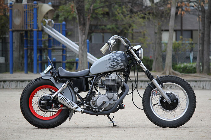 CUSTOM COMPLETE/モーターガレージグッズ