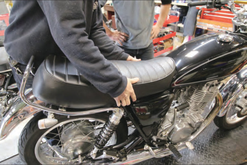Installing the Seat Rubber Spacer (SR400/500 '78-'08)