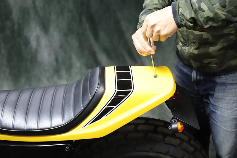 FTシートKIT（TW200/225）の取り付け手順 ― シートステー・マッドガード・テールステー