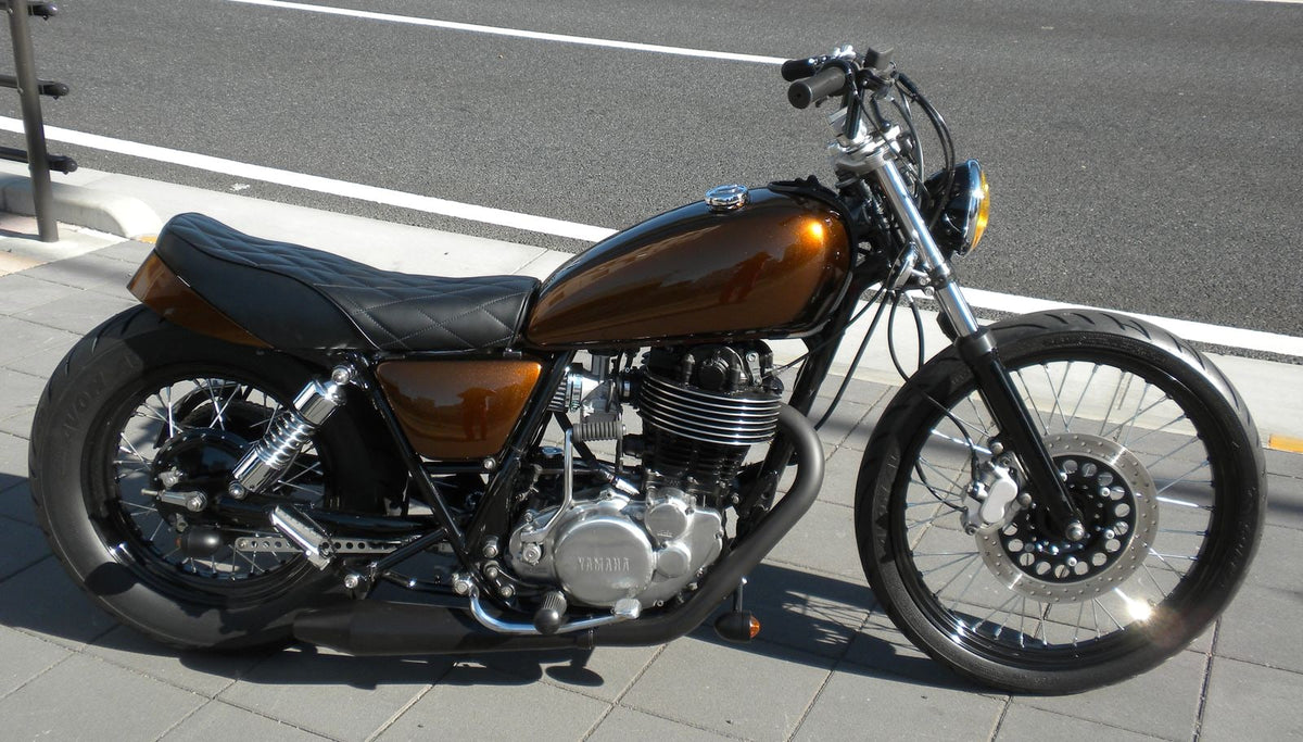 SR400/500 カスタム モーターサイクルズ-バーン