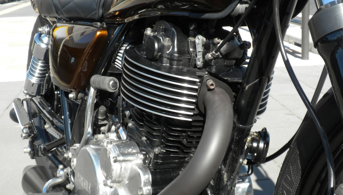 SR400/500 カスタム モーターサイクルズ-バーン
