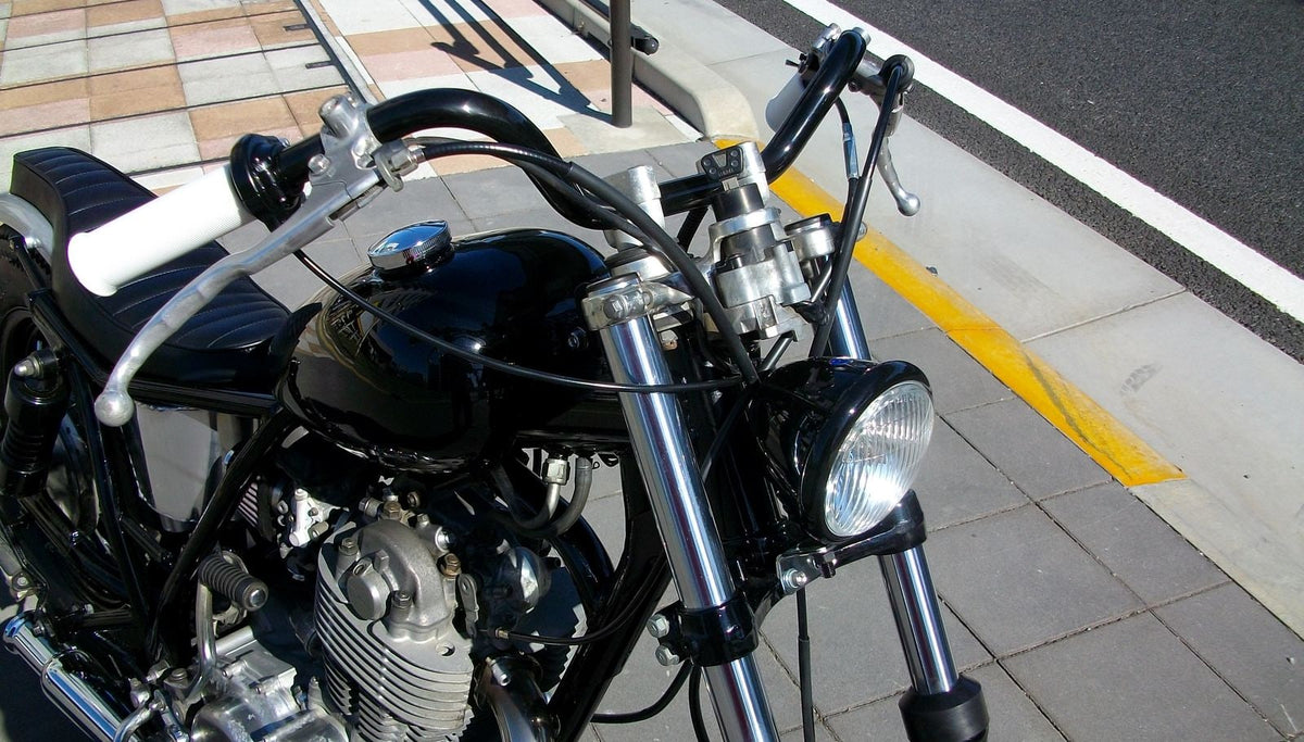 SR400/500 カスタム モーターサイクルズ-バーン